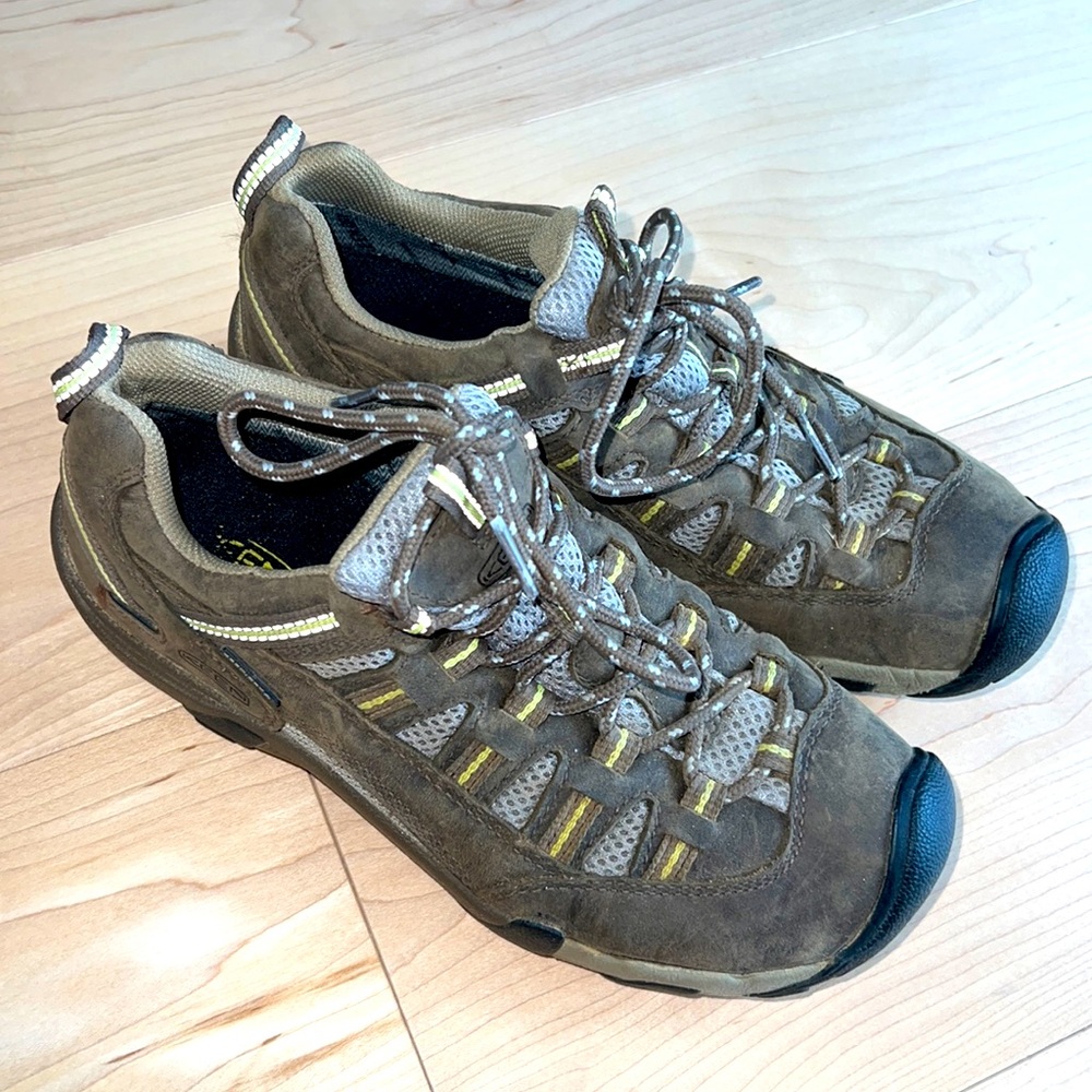 KEEN Hiking shoes - size 8